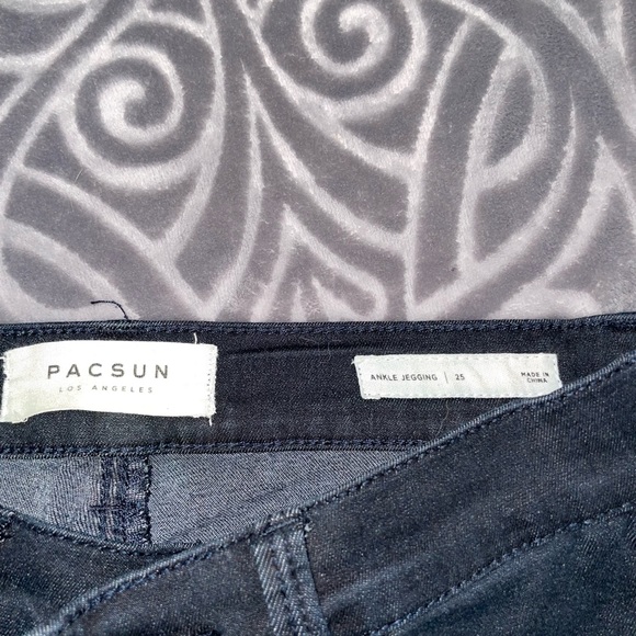 PACSUN jeans brand new only washed size 25 smoke and pet free - Picture 3 of 3
